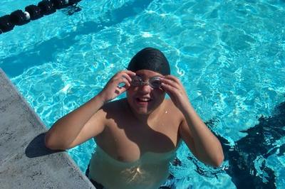 Swimmer adjusting goggles